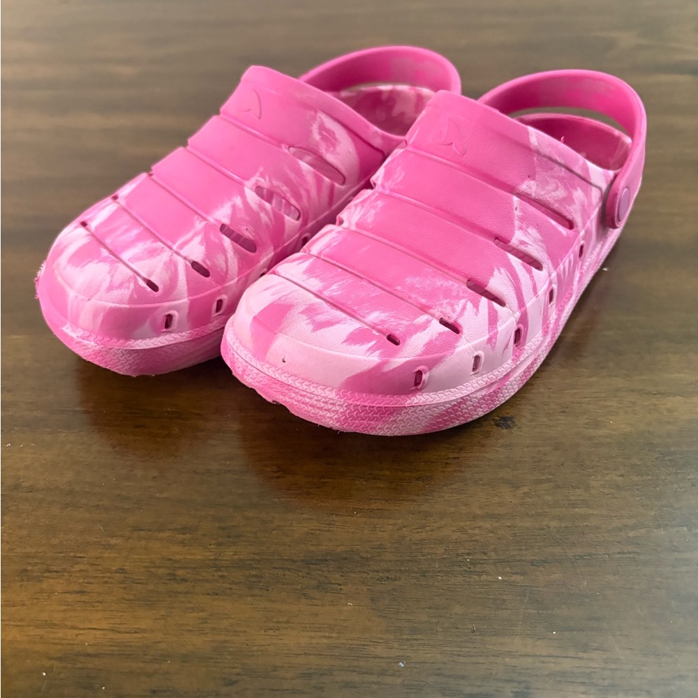 Rugged Shark Kids Girls Pink Tie-Dye Croc Sandals size 3 EUC